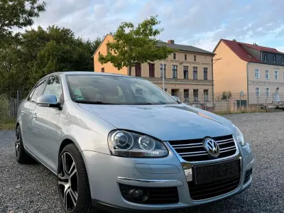 Gebraucht VW Jetta 122 PS (89 kW) 2009 Blau Limousine