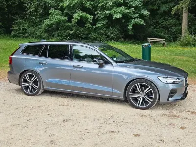 Gebraucht Volvo V60 R-Design 190 PS (139 kW) 2019 Grau Kombi