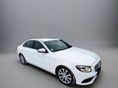 Weiß Gebraucht 2016 Mercedes E220 Limousine | 12.295 €