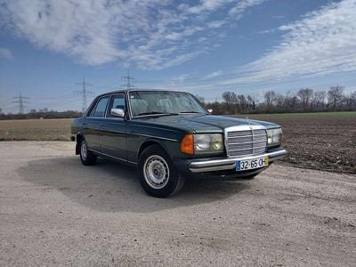 Gebraucht Mercedes 240 72 PS (52 kW) 1983 Grün Limousine