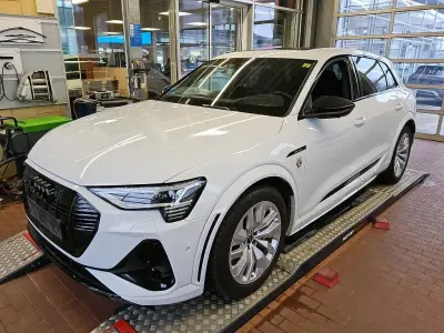 Używany Audi e-tron Sport 369 kW (503 KM) 2023 Biały SUV