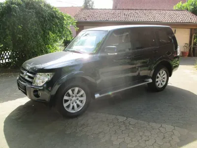 Gebraucht Mitsubishi Pajero Intense 200 PS (147 kW) 2010 Grün SUV