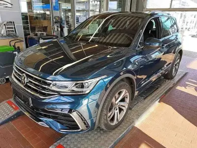 Usata VW Tiguan R-line 200 CV (147 kW) 2021 Blu SUV