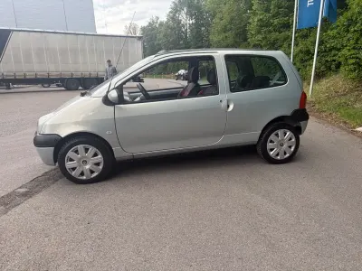 Używany Renault Twingo 58 KM (42 kW) 2002 Srebrny Hatchback