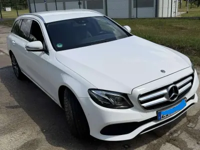 Gebraucht Mercedes E220 Avantgarde 194 PS (142 kW) 2017 Weiß Kombi