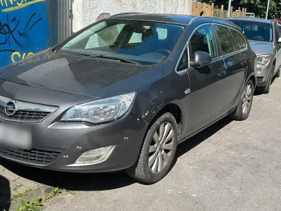 Gebraucht Opel Astra 130 PS (95 kW) 2011 Grau Kombi