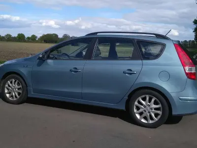 Gebraucht Hyundai i30 Style 126 PS (92 kW) 2012 Blau Kombi