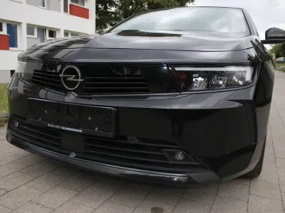 Gebraucht Opel Astra Business Edition 131 PS (96 kW) 2024 Schwarz Kleinwagen