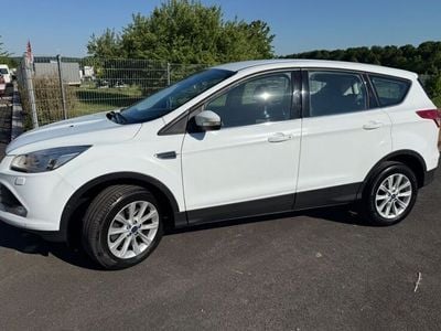 Gebraucht Ford Kuga Titanium 150 PS (110 kW) 2016 Weiß SUV