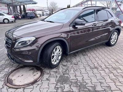 Gebraucht Mercedes GLA200 Urban 156 PS (114 kW) 2014 Braun SUV