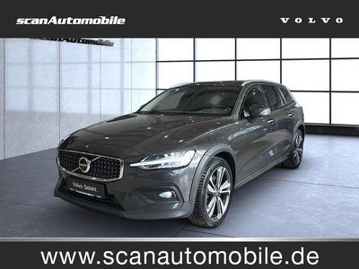 Grau Gebraucht 2023 Volvo V60 CC Plus Kombi | 39.990 €