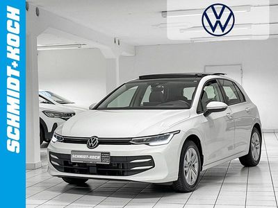 Pure white (weiß) Gebraucht 2024 VW Golf VIII Life | 29.850 € (Fairer Preis)