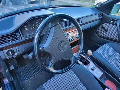 Second-hand Mercedes 220 150 CP (110 kW) 1993 Mov Coupe