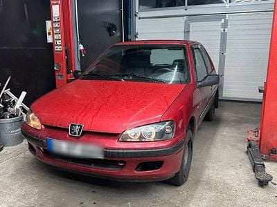 Rot Gebraucht 1996 Peugeot 106 Kleinwagen | 250 €