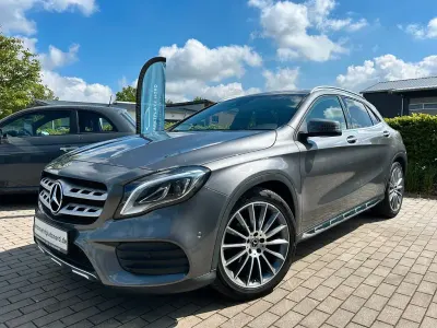 Gebraucht Mercedes GLA200 AMG line 156 PS (114 kW) 2017 Grau SUV