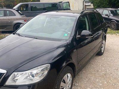 Schwarz Gebraucht 2012 Skoda Octavia Kombi | 4.200 € (Guter Preis)