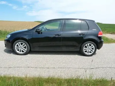 Gebraucht VW Golf VI Team 105 PS (77 kW) 2010 Schwarz Kleinwagen