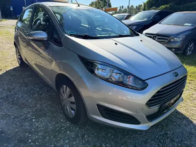 Gebraucht Ford Fiesta Trend 95 PS (69 kW) 2013 Silber Kleinwagen