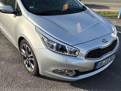 Gebraucht Kia Ceed Spirit 135 PS (99 kW) 2014 Silber Kleinwagen