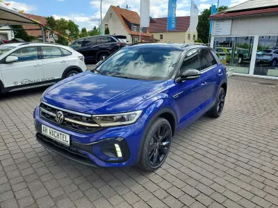 Neu VW T-Roc R-line 150 PS (110 kW) 2026 Lapizbluemetallic/black SUV