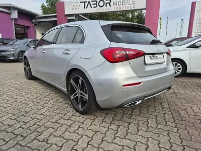Gebraucht Mercedes A200 Progressive 163 PS (119 kW) 2018 Iridiuimsilber metallic iridiuimsilber metallic Limousine