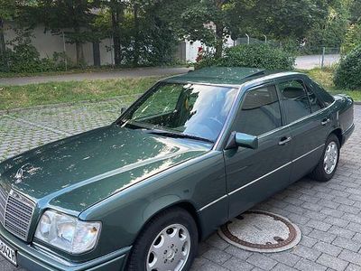 Brugt Mercedes E220 150 HK (110 kW) 1994 Grøn Sedan