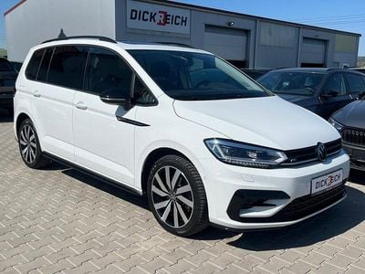 Second-hand VW Touran R-line 150 CP (110 kW) 2025 Alb Monovolum