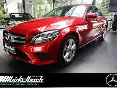 Gebraucht Mercedes C300 Avantgarde 258 PS (189 kW) 2021 Rot Limousine