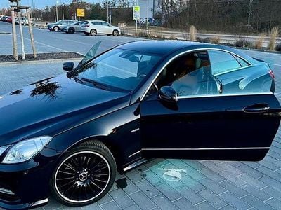Gebraucht Mercedes E200 184 PS (135 kW) 2012 Schwarz Coupé