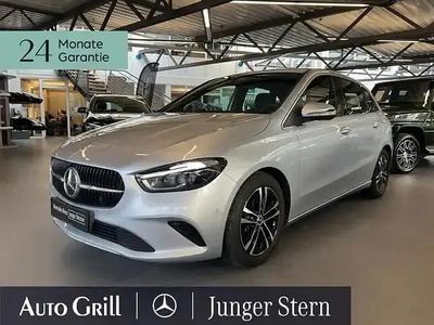 Gebraucht Mercedes B200 163 PS (119 kW) 2024 Metalliclack hightechsilber Van / Kleinbus