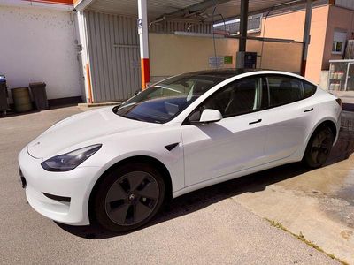 Begagnad Tesla Model 3 Standard Range Plus 225 kW (306 HK) 2021 Vit Sedan