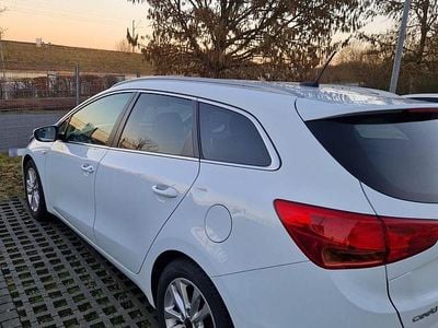 Gebraucht Kia Ceed 101 PS (74 kW) 2015 Weiß Kleinwagen