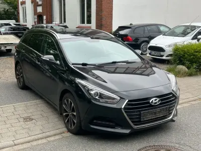 Gebraucht Hyundai i40 Premium 141 PS (103 kW) 2015 Schwarz Kombi