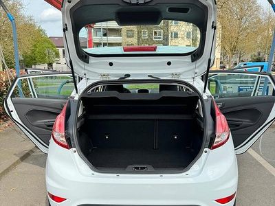 Weiß Gebraucht 2013 Ford Fiesta Kleinwagen | 5.600 € (Etwas zu teuer)