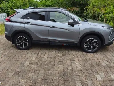 Gebraucht Mitsubishi Eclipse Cross Basis 188 PS (138 kW) 2022 Grau SUV