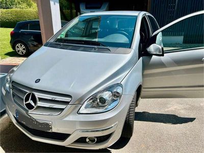 Mercedes B200