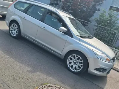 Gebraucht Ford Focus 109 PS (80 kW) 2010 Grau Kombi
