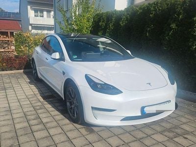 Weiß Gebraucht 2022 Tesla Model 3 Limousine | 28.900 € (Fairer Preis)