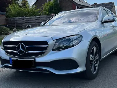 Gebraucht Mercedes E220 194 PS (142 kW) 2019 Schwarz Limousine