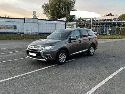 Begagnad Mitsubishi Outlander Diamant Edition 150 HK (110 kW) 2017 Brun SUV