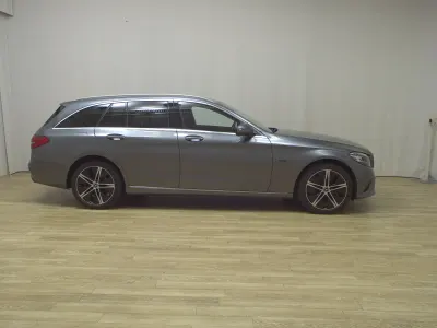 Gebraucht Mercedes C300 Avantgarde 194 PS (142 kW) 2021 Selenitgrau metallic