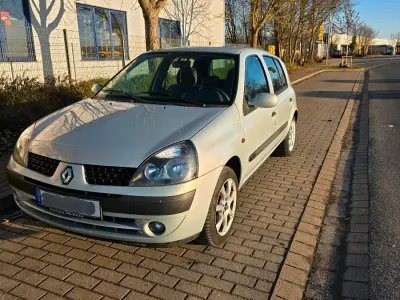 Używany Renault Clio II 75 KM (55 kW) 2002 Srebrny Hatchback