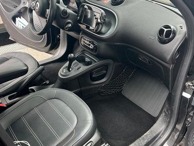 Gebraucht Smart ForFour 90 PS (66 kW) 2019 Schwarz Kleinwagen