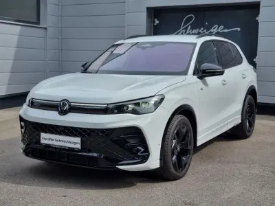 Gebraucht VW Tiguan R-line 150 PS (110 kW) 2025 Weiß SUV