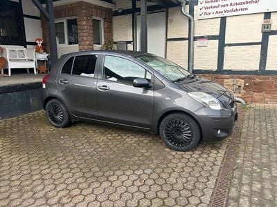 Usata Toyota Yaris Sol 101 CV (74 kW) 2009 Grigio Utilitaria