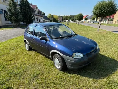 Gebraucht Opel Corsa 45 PS (33 kW) 1996 Blau Kleinwagen