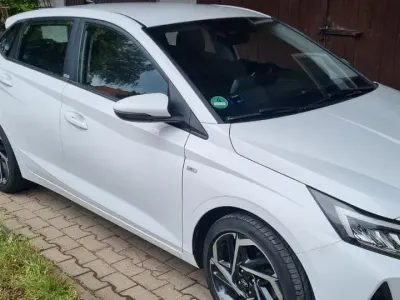 Gebraucht Hyundai i20 Intro Edition 101 PS (74 kW) 2021 Weiß Kleinwagen