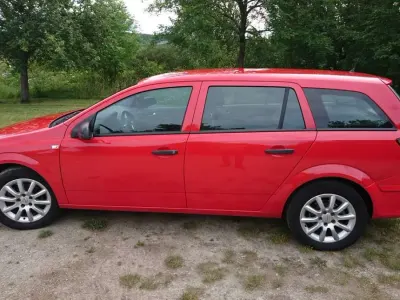 Gebraucht Opel Astra Edition 90 PS (66 kW) 2009 Rot Kombi