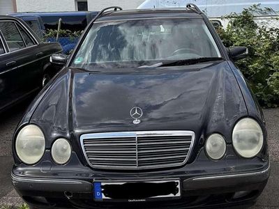 Mercedes E320