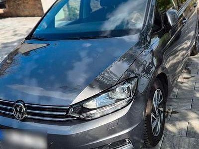 Begagnad VW Touran Sound 150 HK (110 kW) 2018 Grå Minibuss